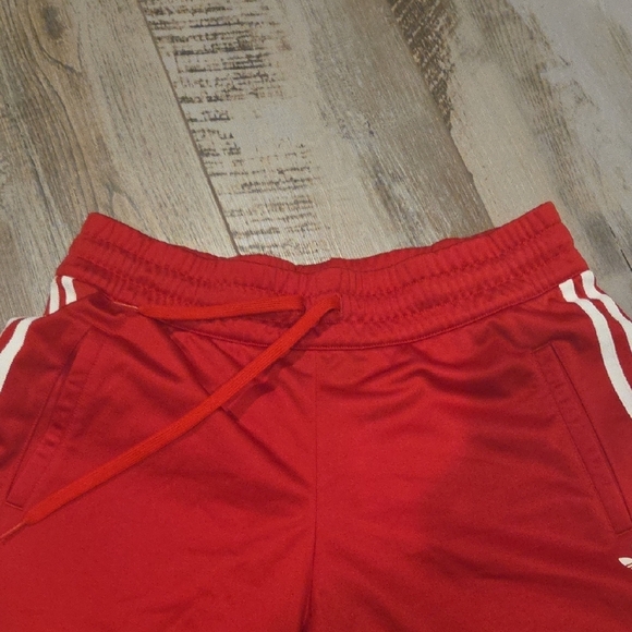 Adidas Red Shorts with Multicolor Logo - Picture 5 of 12